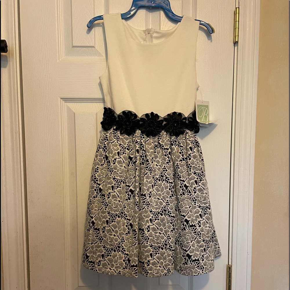 NWT🔖Bonnie Jean Girls👧Modern Black and Ivory Contrast Banding Dress👗Sz 8
